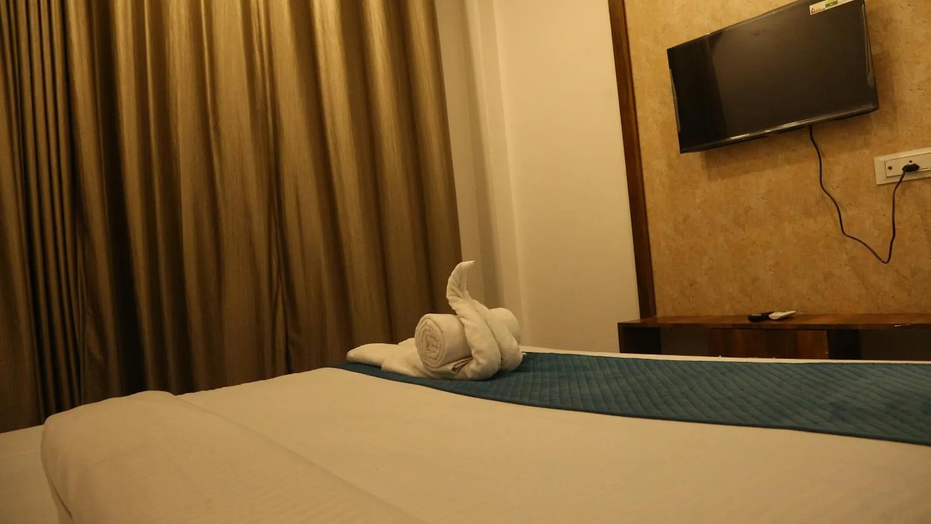 ***  Hotel The Mountway Udaipur India